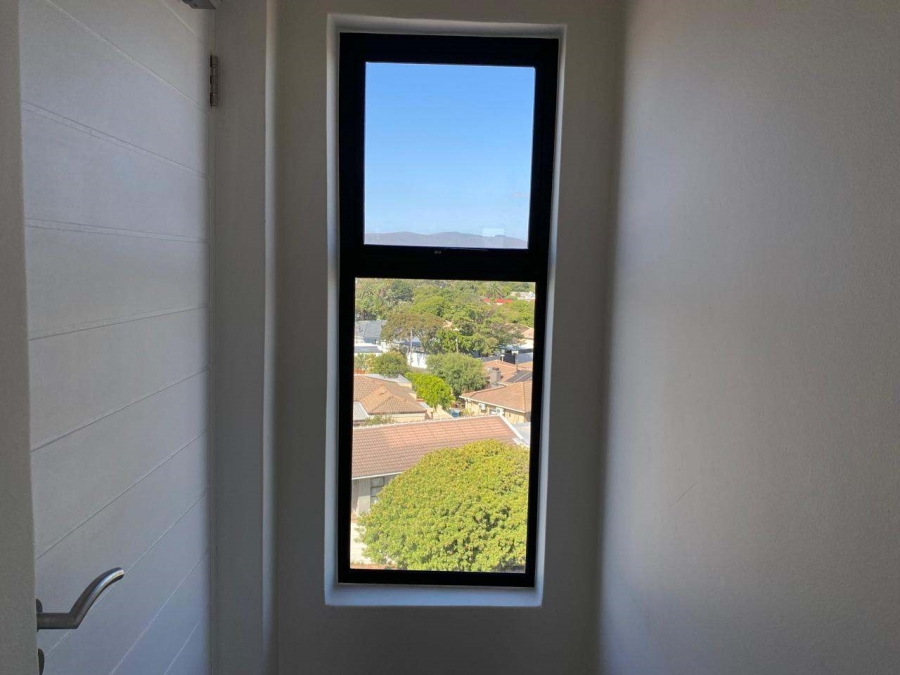 1 Bedroom Property for Sale in Table View Western Cape